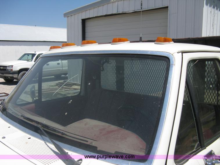 image for item A6391 1989 Ford F350 Custom pickup truck