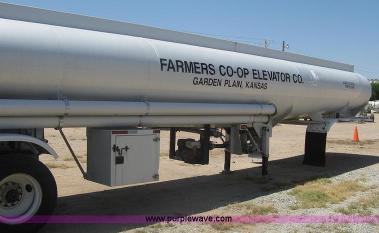image for item A6392 1992 Fruehauf 42' aluminum tanker trailer