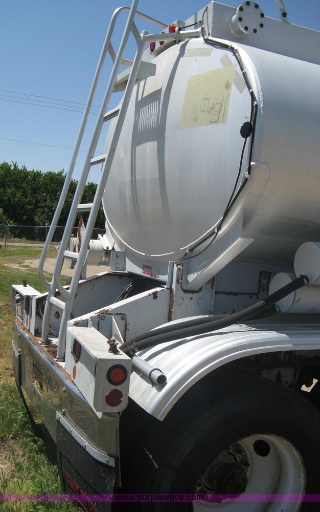 image for item A6392 1992 Fruehauf 42' aluminum tanker trailer