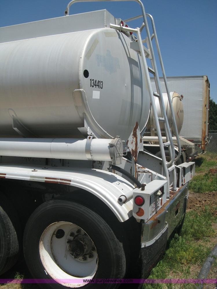 image for item A6392 1992 Fruehauf 42' aluminum tanker trailer