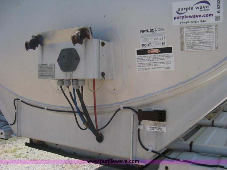 image for item A6392 1992 Fruehauf 42' aluminum tanker trailer