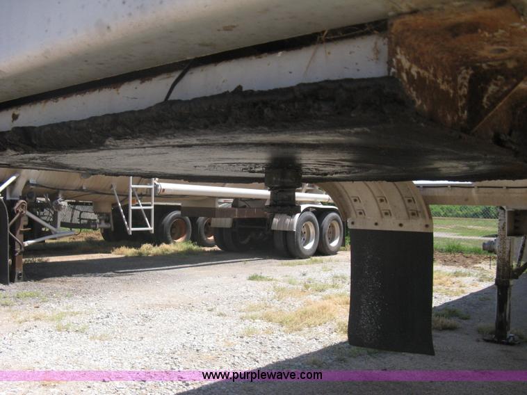 image for item A6392 1992 Fruehauf 42' aluminum tanker trailer