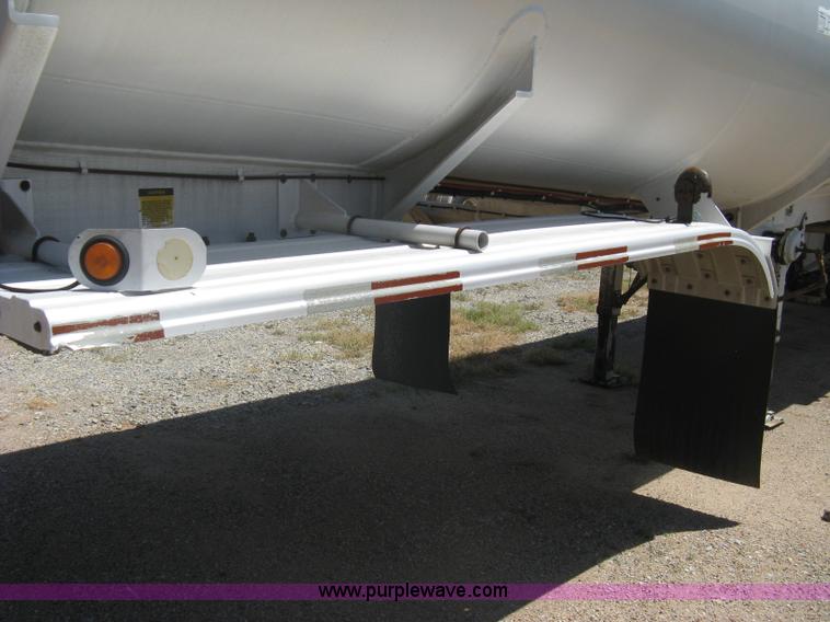 image for item A6392 1992 Fruehauf 42' aluminum tanker trailer