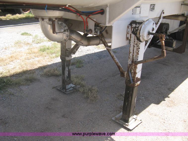 image for item A6392 1992 Fruehauf 42' aluminum tanker trailer