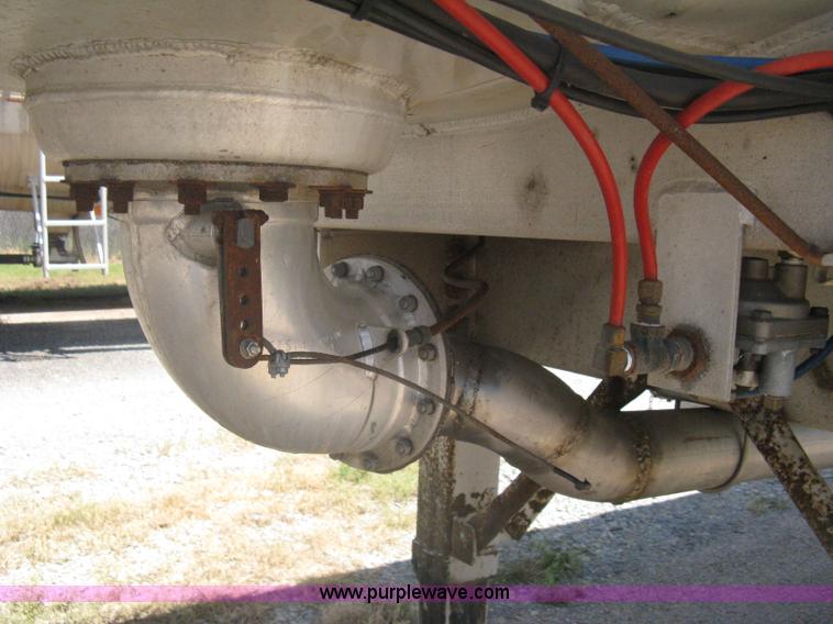 image for item A6392 1992 Fruehauf 42' aluminum tanker trailer