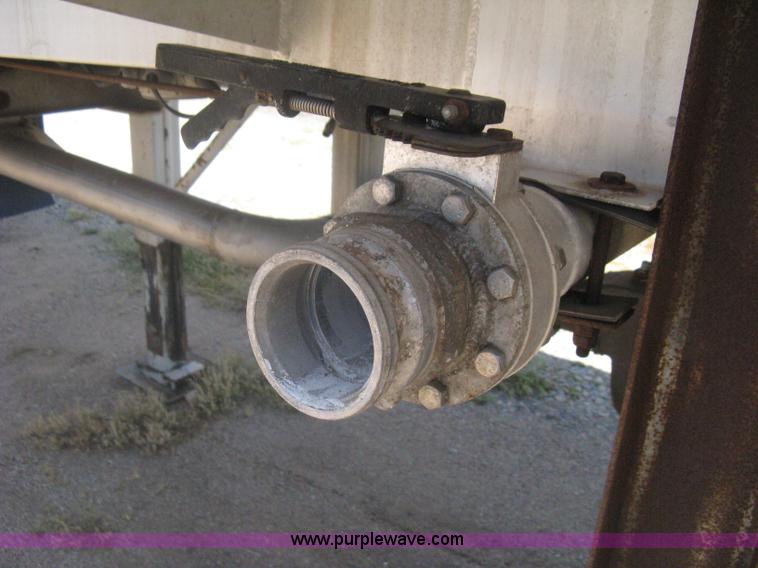 image for item A6392 1992 Fruehauf 42' aluminum tanker trailer