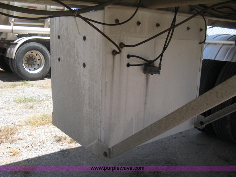 image for item A6392 1992 Fruehauf 42' aluminum tanker trailer