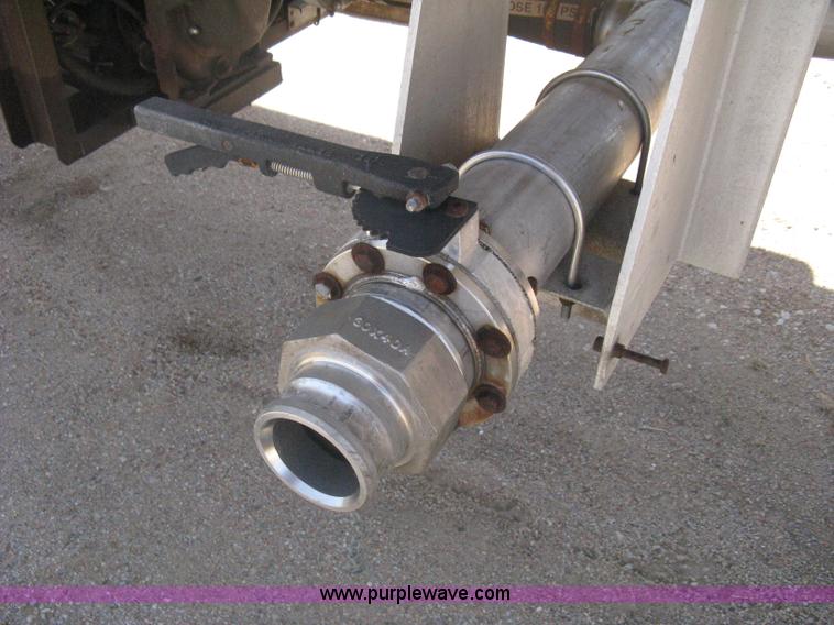 image for item A6392 1992 Fruehauf 42' aluminum tanker trailer