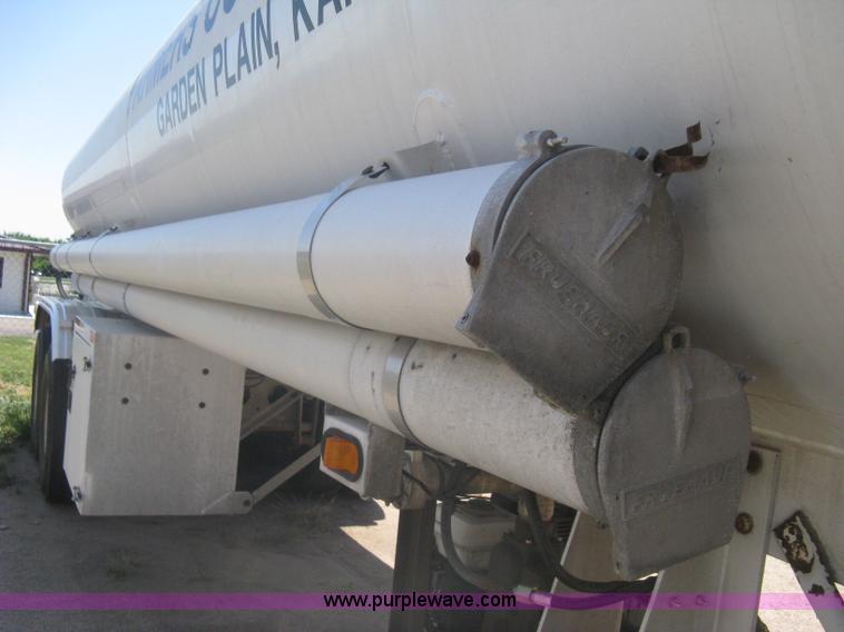 image for item A6392 1992 Fruehauf 42' aluminum tanker trailer