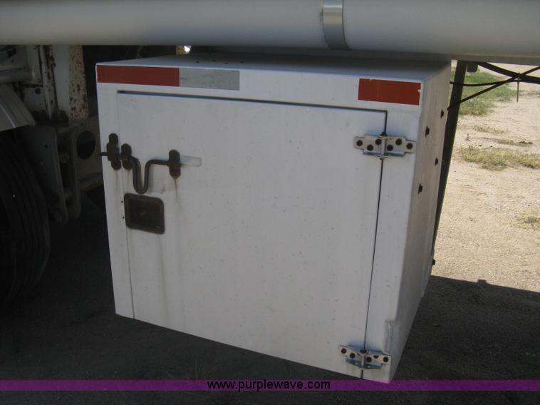 image for item A6392 1992 Fruehauf 42' aluminum tanker trailer