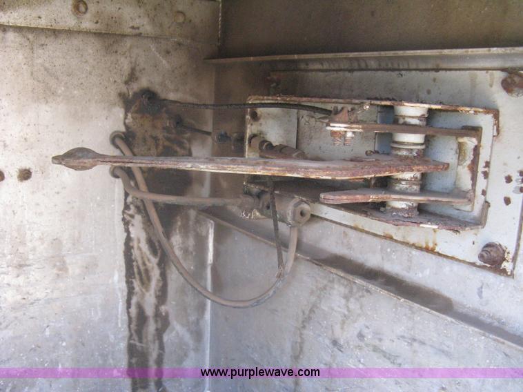 image for item A6392 1992 Fruehauf 42' aluminum tanker trailer