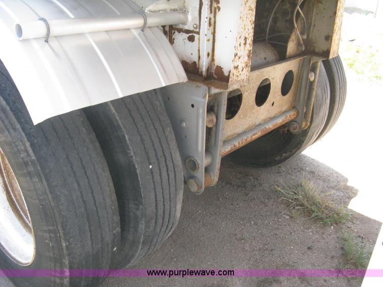 image for item A6392 1992 Fruehauf 42' aluminum tanker trailer