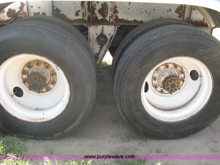 image for item A6392 1992 Fruehauf 42' aluminum tanker trailer