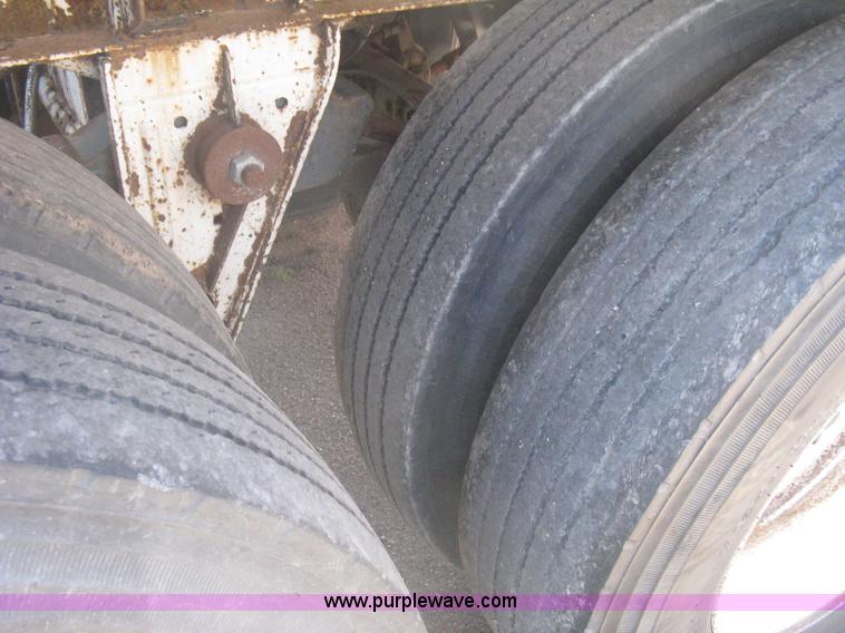 image for item A6392 1992 Fruehauf 42' aluminum tanker trailer