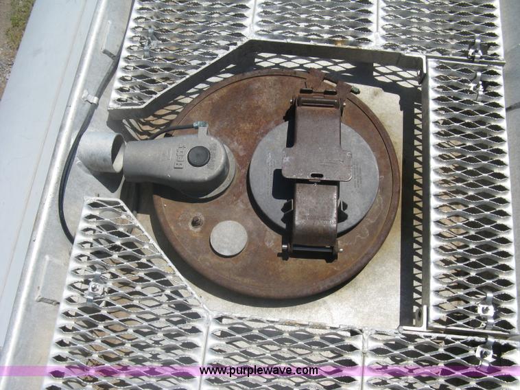 image for item A6392 1992 Fruehauf 42' aluminum tanker trailer