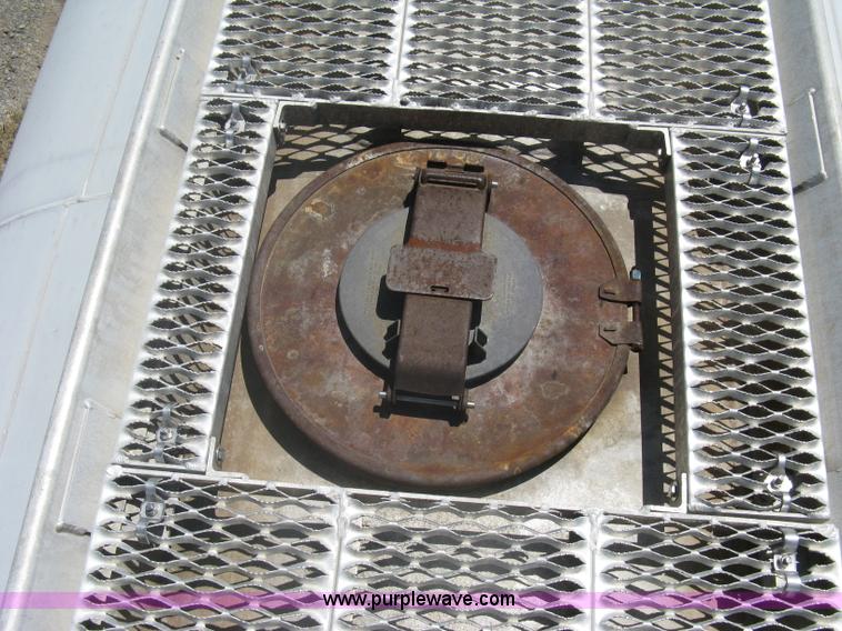 image for item A6392 1992 Fruehauf 42' aluminum tanker trailer