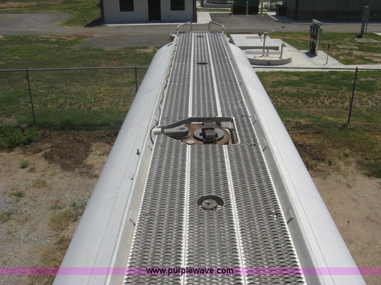 image for item A6392 1992 Fruehauf 42' aluminum tanker trailer