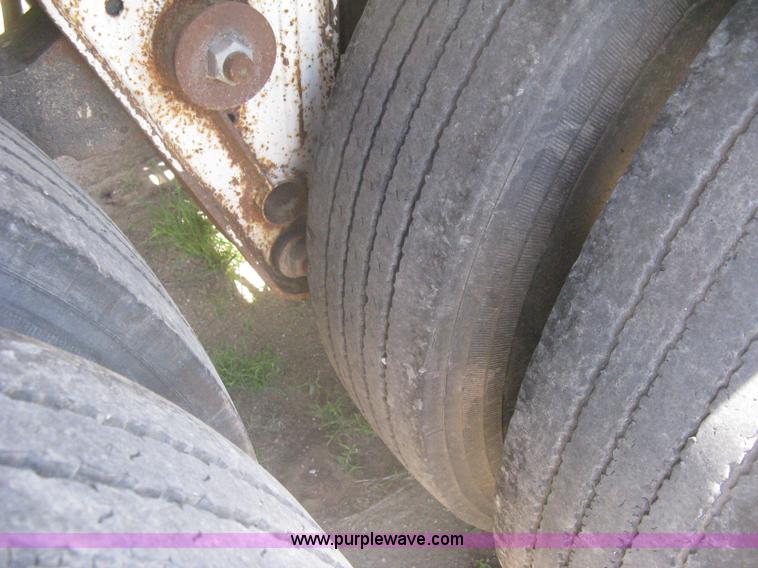 image for item A6392 1992 Fruehauf 42' aluminum tanker trailer