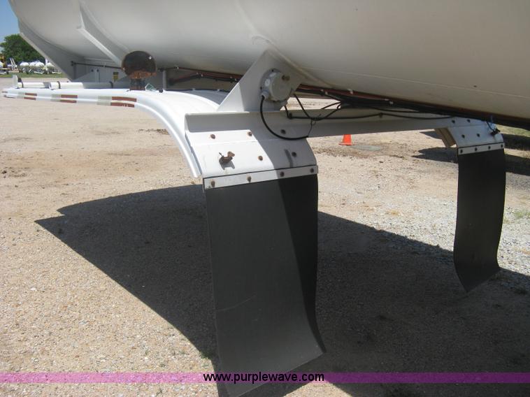 image for item A6392 1992 Fruehauf 42' aluminum tanker trailer