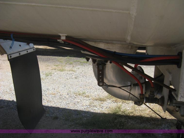 image for item A6392 1992 Fruehauf 42' aluminum tanker trailer