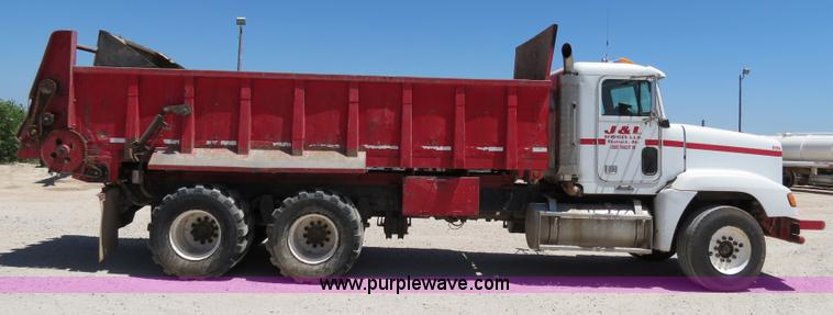 image for item B2355 1997 Freightliner FLD manure spreader semi truck