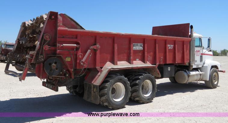 image for item B2356 1997 Freightliner FLD manure spreader semi truck