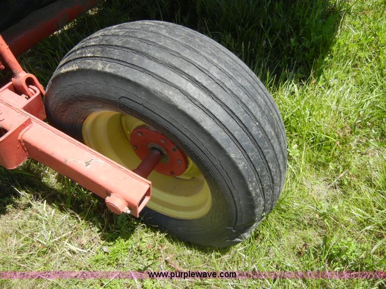 image for item D4095 1983 New Holland Haybine 489 swather