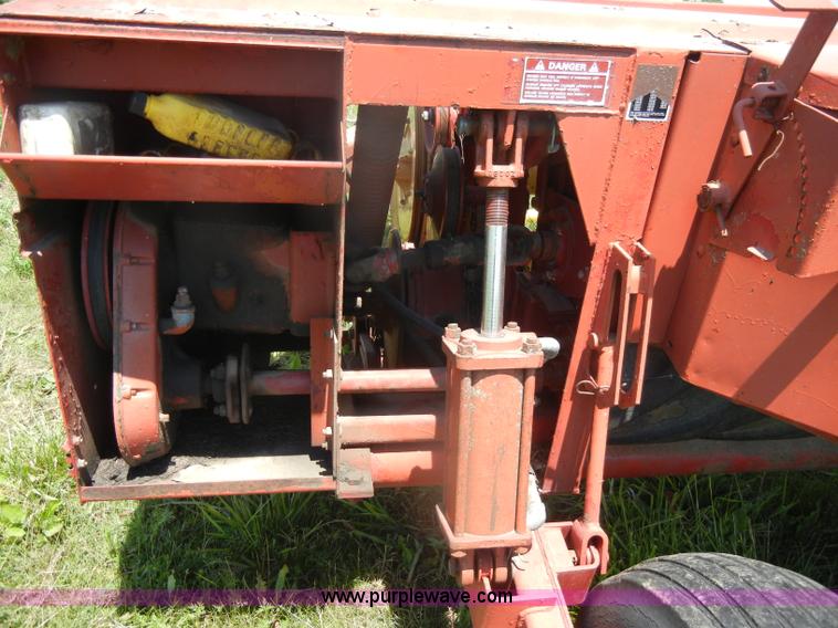 image for item D4095 1983 New Holland Haybine 489 swather