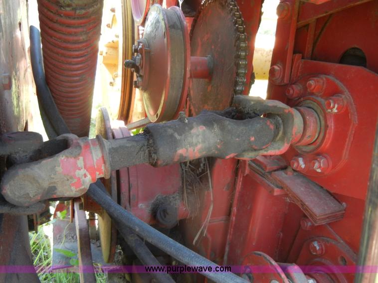 image for item D4095 1983 New Holland Haybine 489 swather