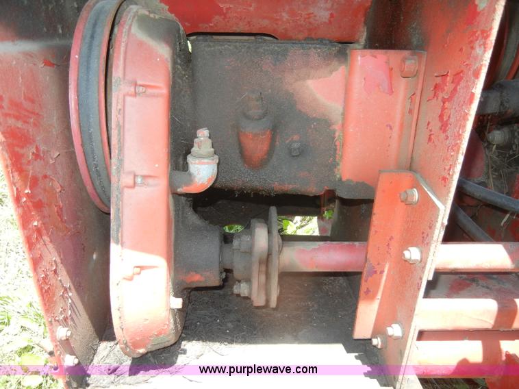 image for item D4095 1983 New Holland Haybine 489 swather