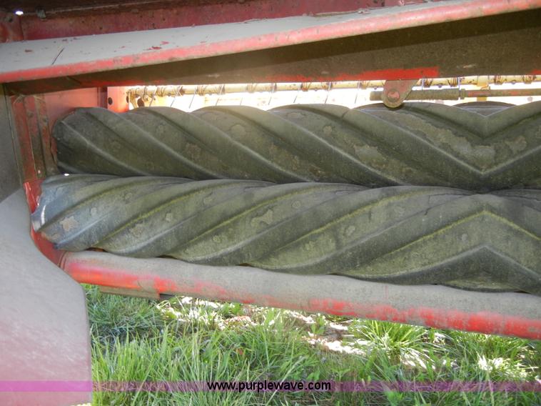 image for item D4095 1983 New Holland Haybine 489 swather