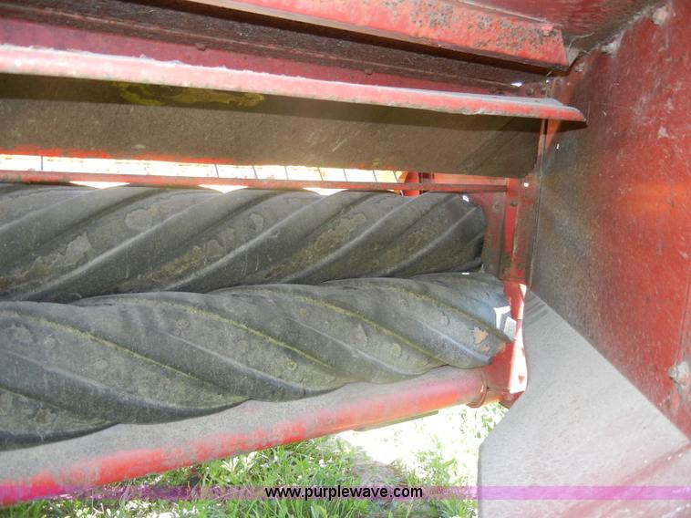 image for item D4095 1983 New Holland Haybine 489 swather