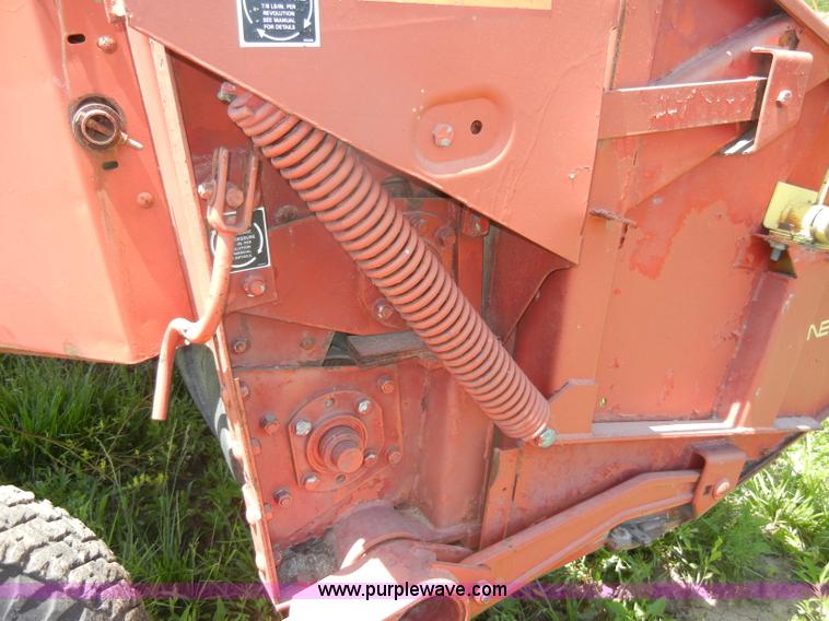 image for item D4095 1983 New Holland Haybine 489 swather