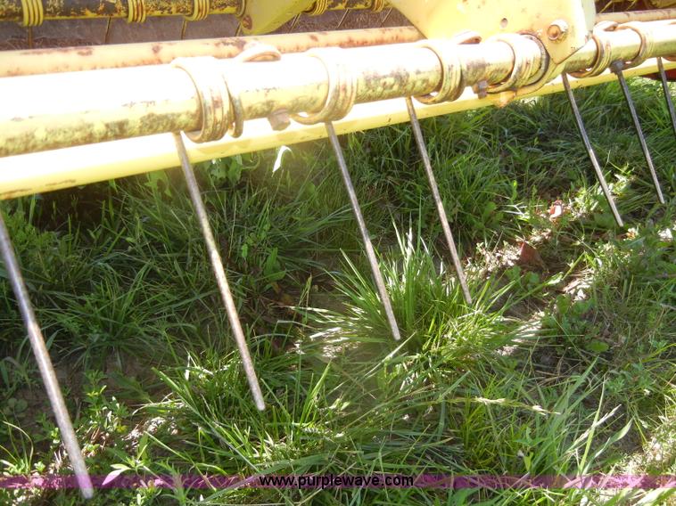 image for item D4095 1983 New Holland Haybine 489 swather