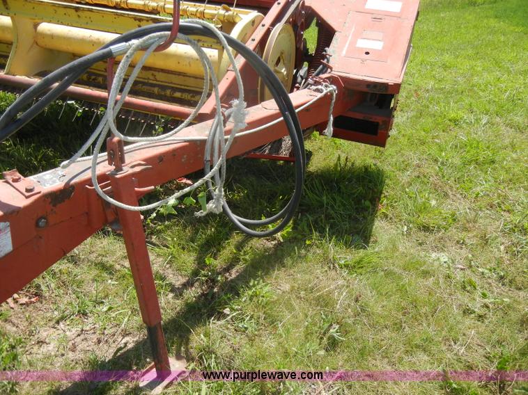 image for item D4095 1983 New Holland Haybine 489 swather