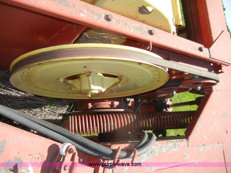 image for item D4095 1983 New Holland Haybine 489 swather