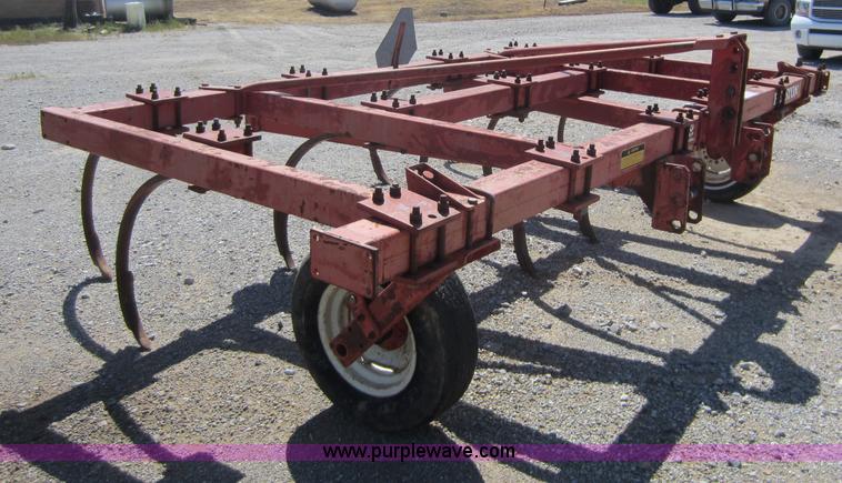 image for item D5526 Hesston 2310 chisel plow