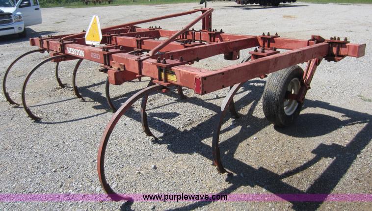 image for item D5526 Hesston 2310 chisel plow
