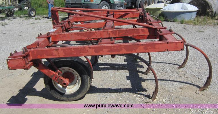 image for item D5526 Hesston 2310 chisel plow