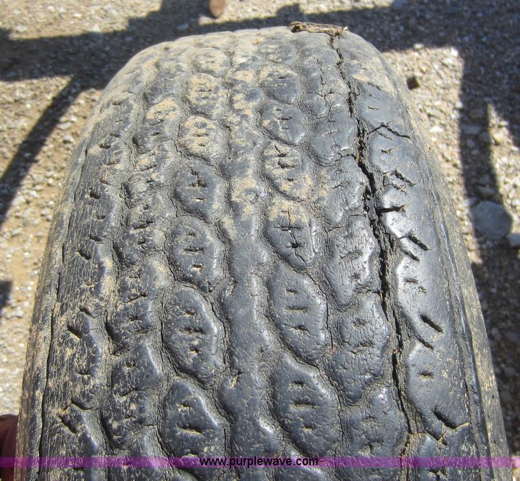 image for item D5526 Hesston 2310 chisel plow