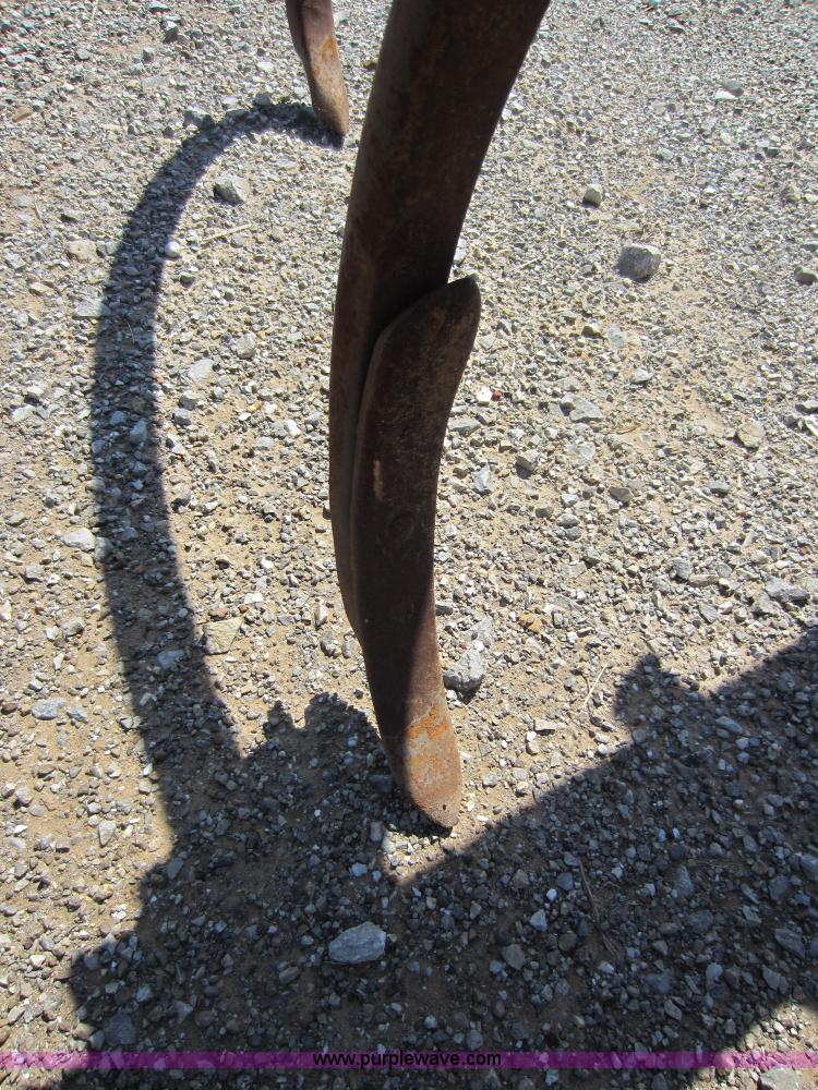 image for item D5526 Hesston 2310 chisel plow