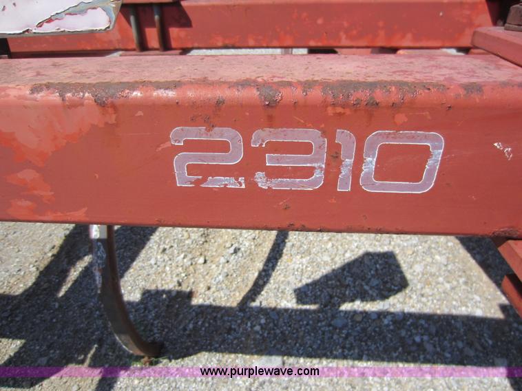 image for item D5526 Hesston 2310 chisel plow