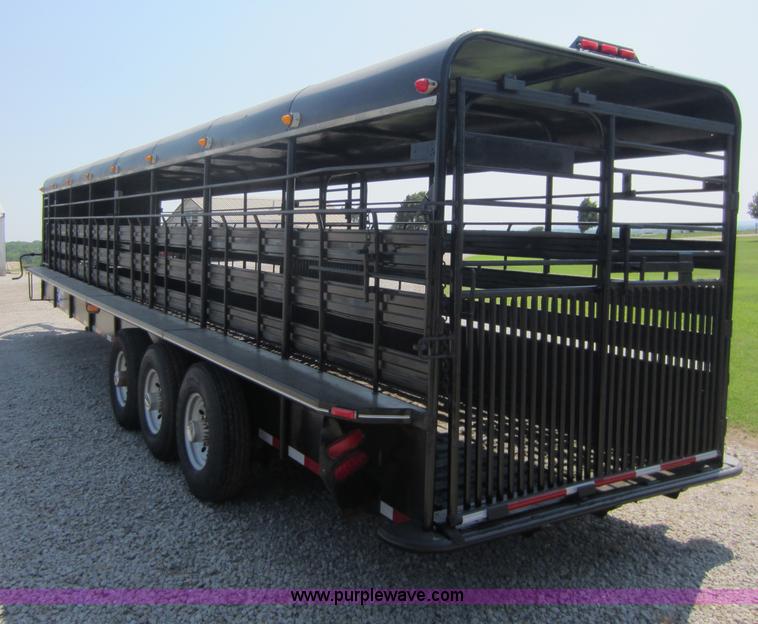 image for item D5532 1986 32' gooseneck livestock trailer