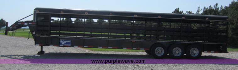 image for item D5532 1986 32' gooseneck livestock trailer