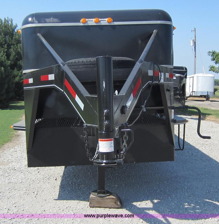 image for item D5532 1986 32' gooseneck livestock trailer