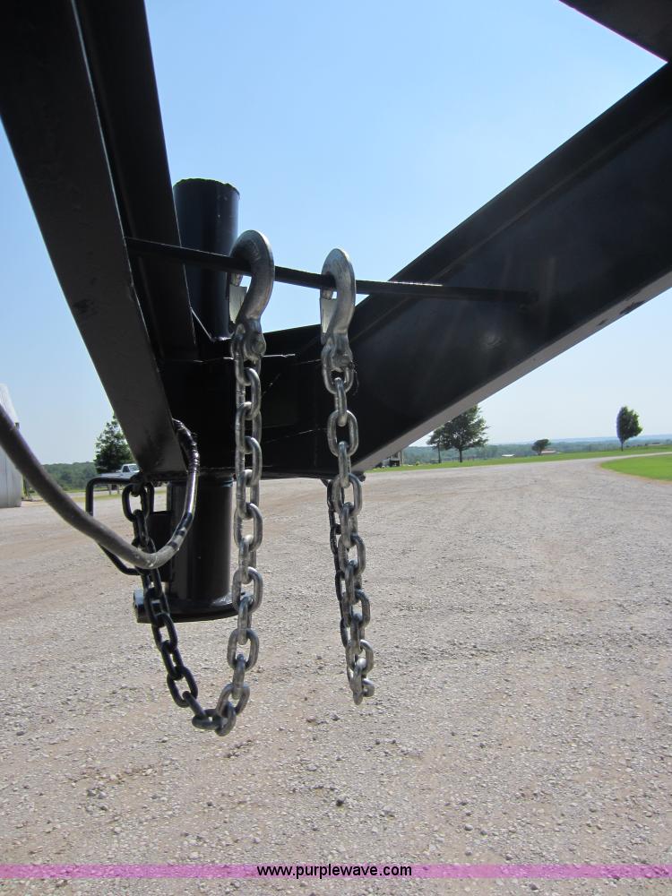 image for item D5532 1986 32' gooseneck livestock trailer