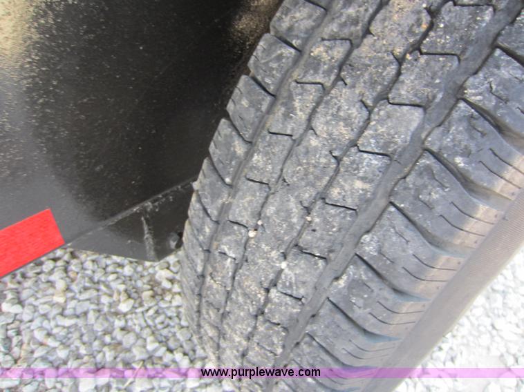 image for item D5532 1986 32' gooseneck livestock trailer