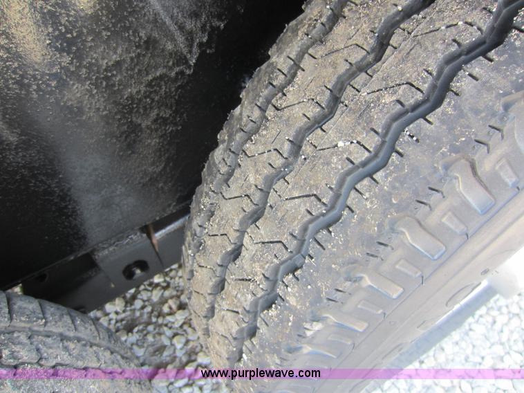 image for item D5532 1986 32' gooseneck livestock trailer