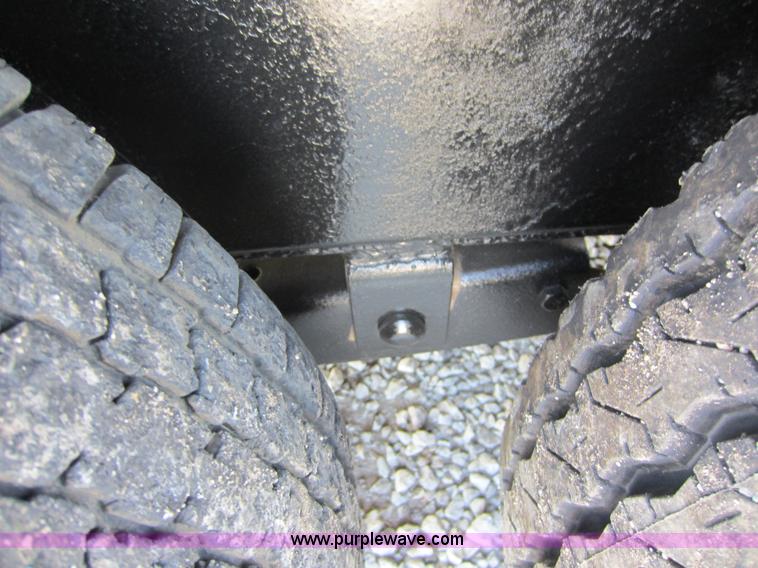 image for item D5532 1986 32' gooseneck livestock trailer