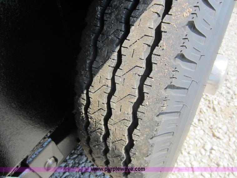 image for item D5532 1986 32' gooseneck livestock trailer